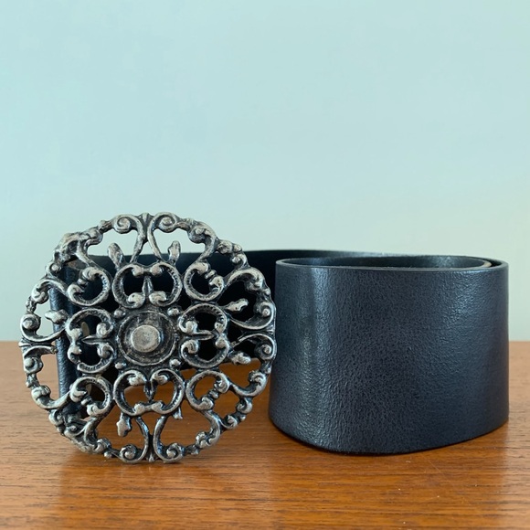 Italian leather black belt with decorative metal buckle - Picture 1 of 3